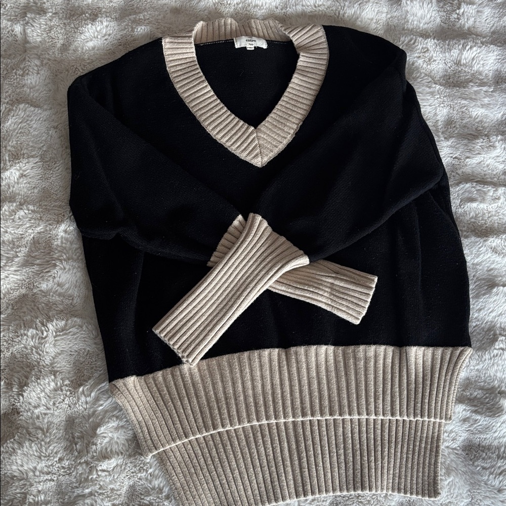 EUC WORN ONCE ENTRO SWEATER
